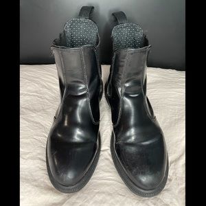 Black Flora Dr. Martens Size:8